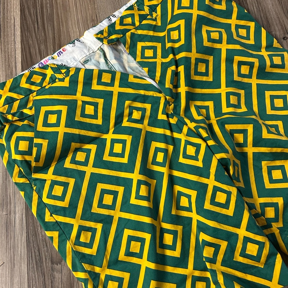 Royal & Awesome Golf Green + Yellow Geometric Print Shorts